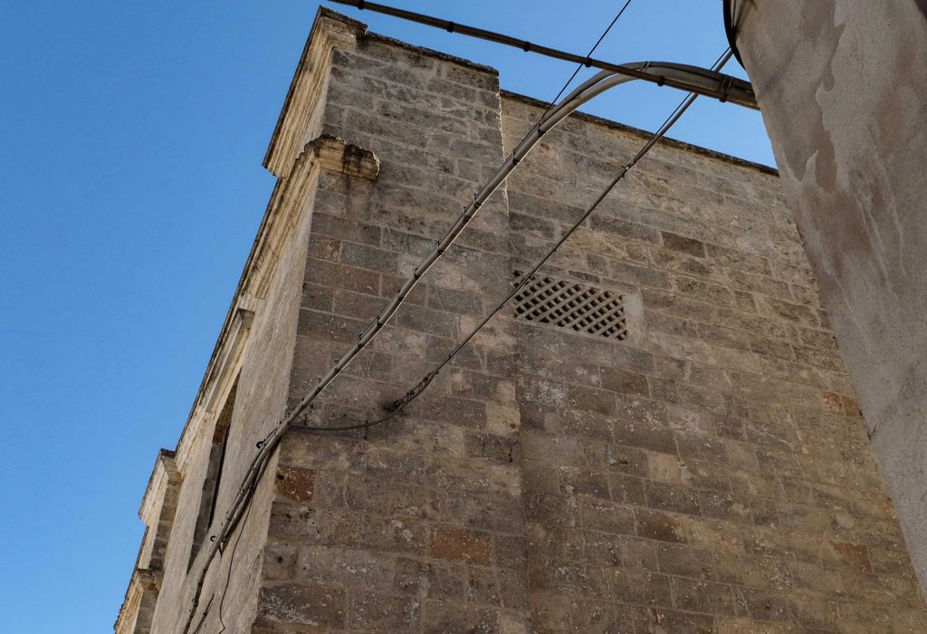 13A_grata_laterale-web